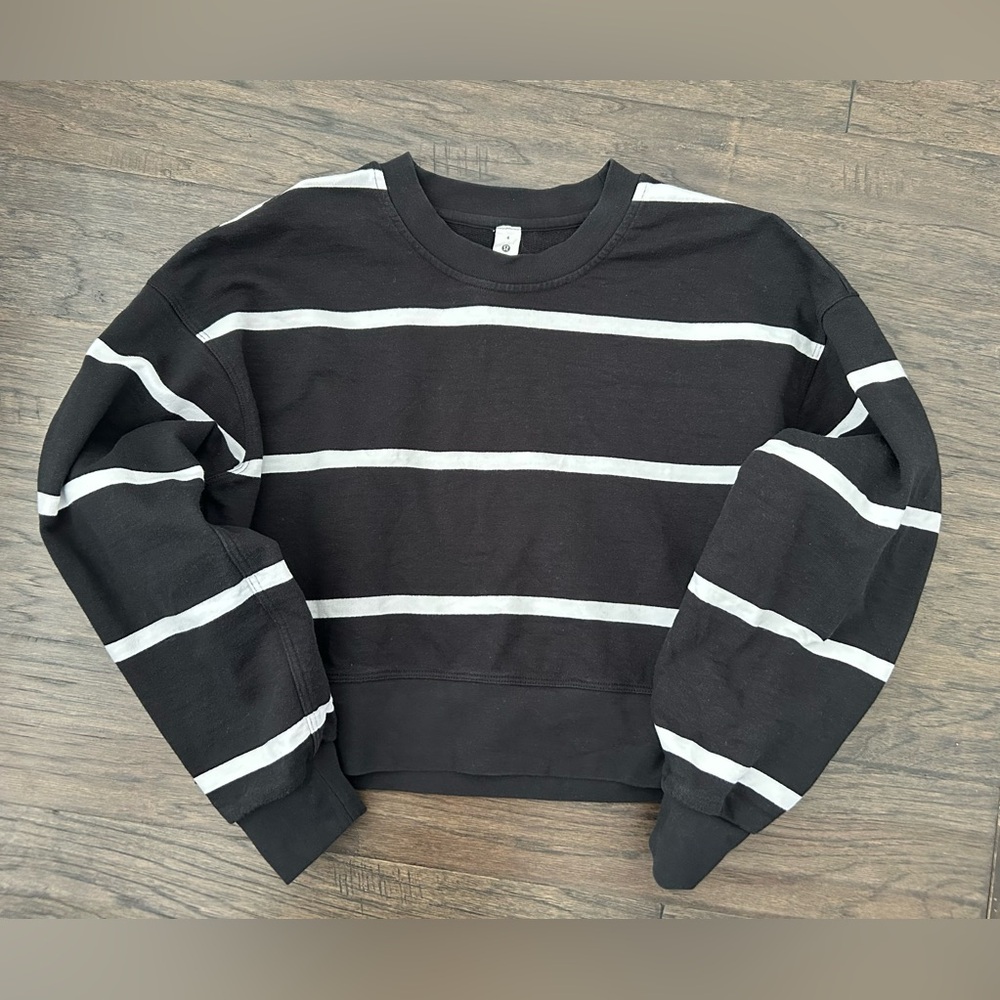 Lululemon | Perfectly Oversized Cropped Crew
Stripe | Size 4